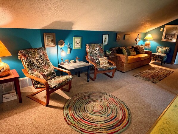 Smart-TV, Bücher, Stereoanlage