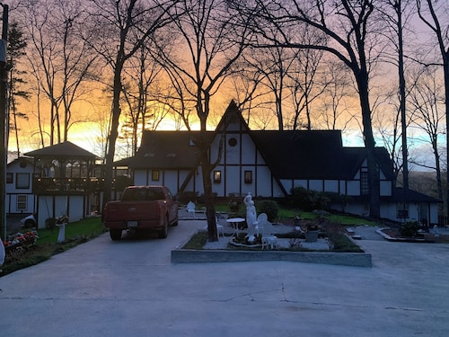 MULTIPLE Cottage stay on Saluda River Farms for up to 20+