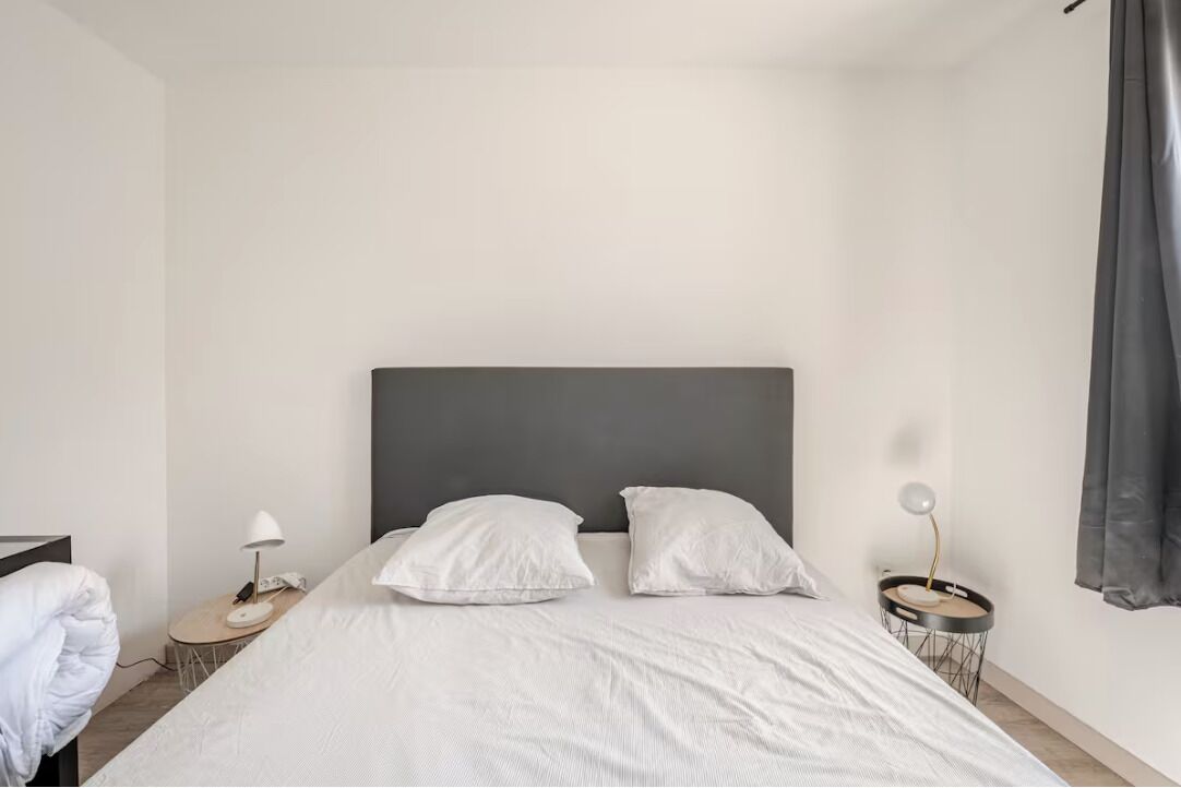 2 slaapkamers, een strijkplank/strijkijzer, wifi, beddengoed