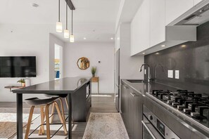 Fridge, microwave, oven, stovetop - The Atlas & Ivy Skyline Views Parking Gym Balcony (Calgary)