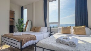 2 slaapkamers, een bureau, een strijkplank/strijkijzer, internet