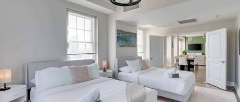 3 عدّة غرف نوم ومكواة/لوح كي وواي فاي وملاءات أسرّة