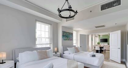 Spacious Suite | FREE parking | Fast WiFi + Gym | DT