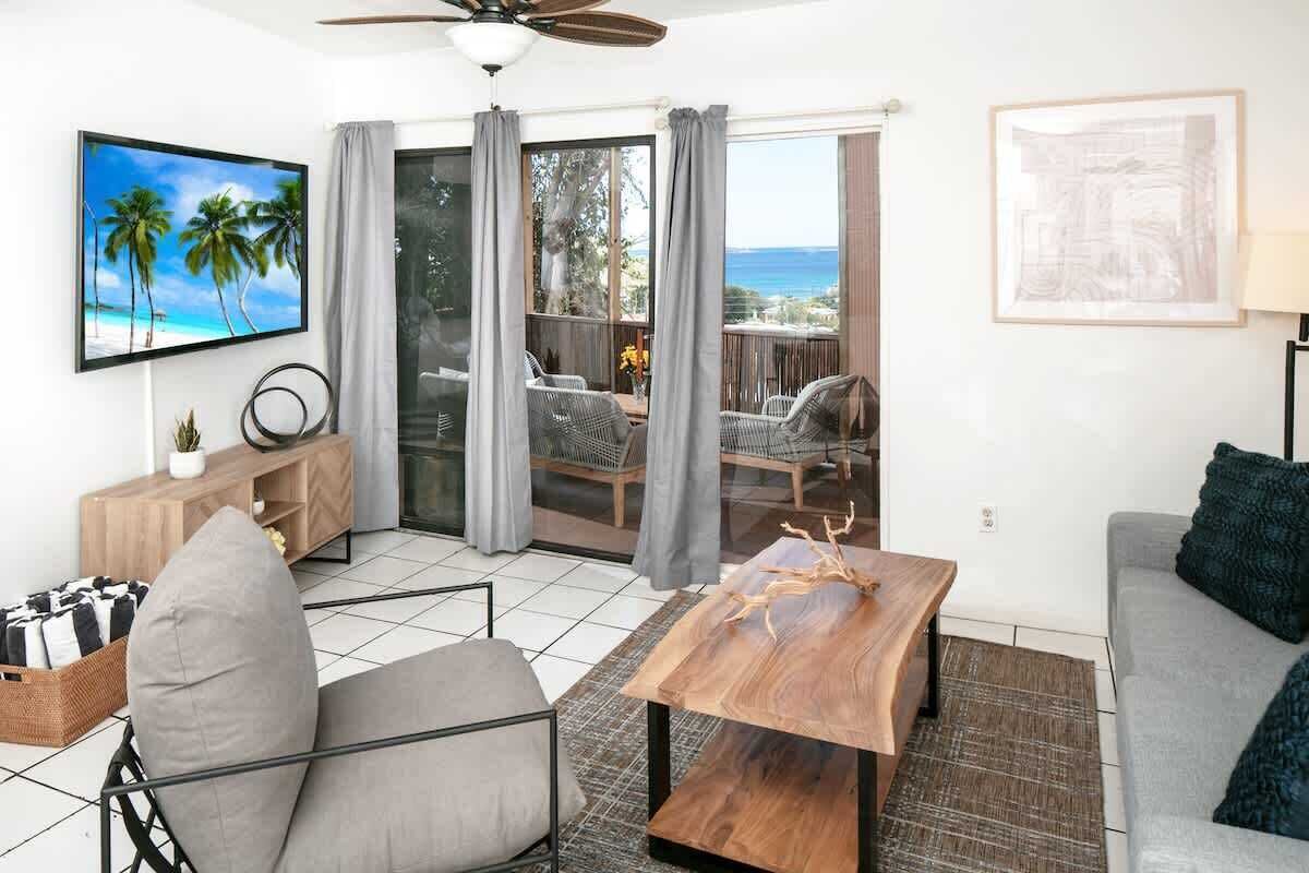 Een televisie en een kantoor