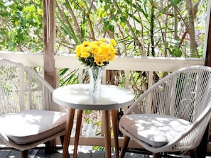Outdoor dining - Oceanview Cottage Walk to Beach & Restaurants (Cruz Bay)