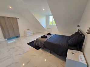 2 bedrooms, WiFi, bed sheets
