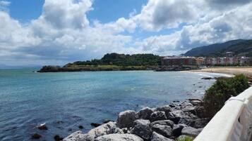 بالقرب من الشاطئ