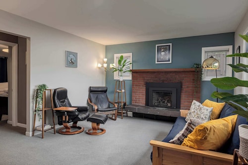 Downtown Anchorage Gem | 3 Bedroom + Hot Tub