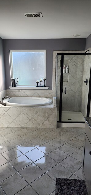 Dusche, Handtücher, Seife, Toilettenpapier
