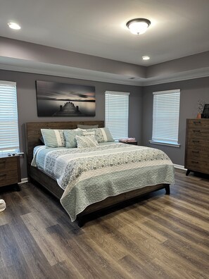 4 bedrooms, WiFi, bed sheets - Large beautiful 4 bedroom house with room for the whole family! (Savannah)