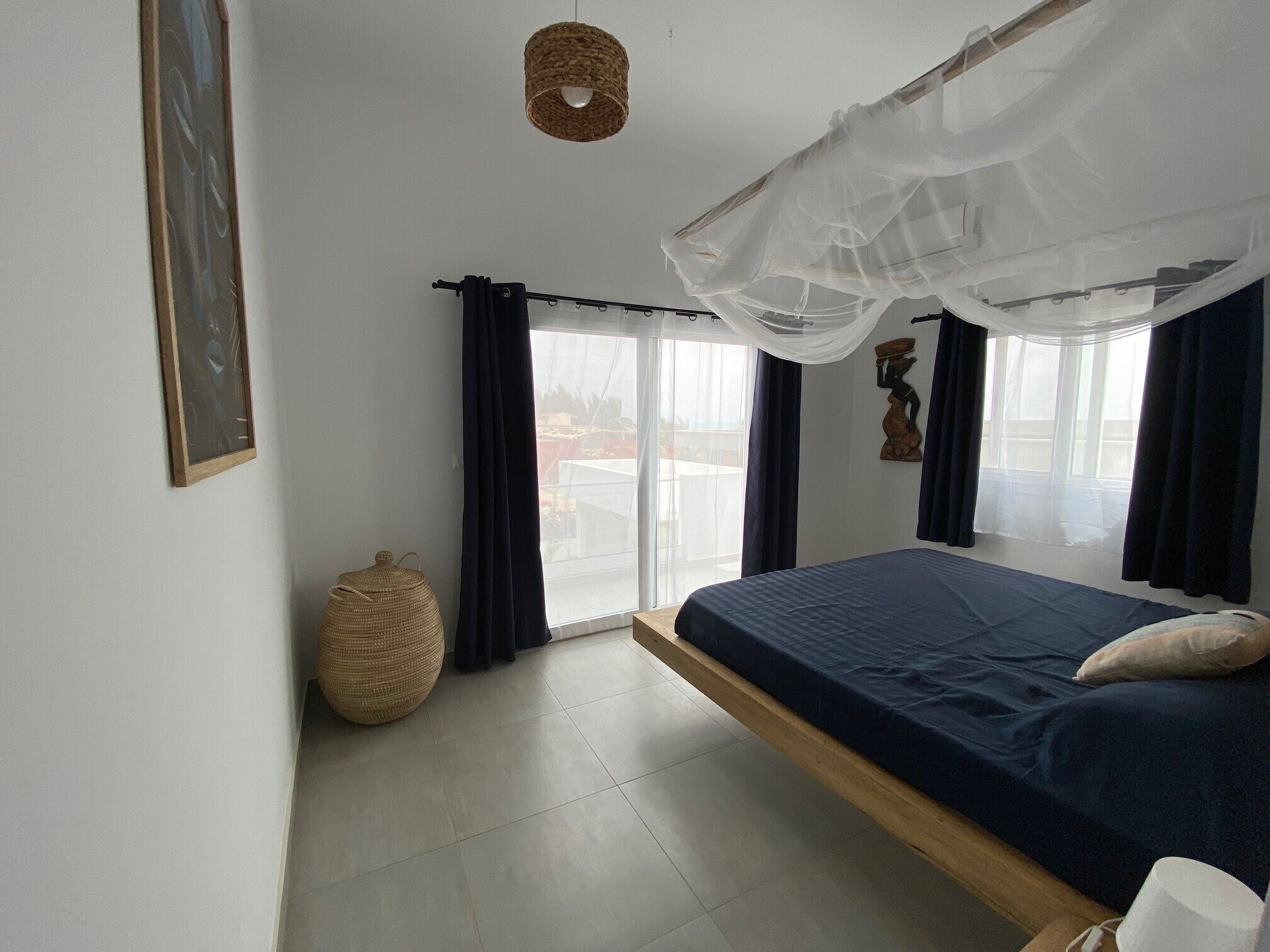 Fer et planche à repasser, accès Internet, draps fournis