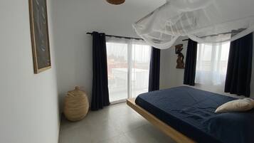 Fer et planche à repasser, accès Internet, draps fournis