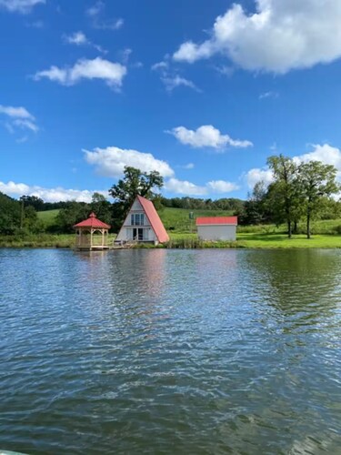 Water side Cozy cabin