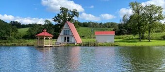 Water side Cozy cabin