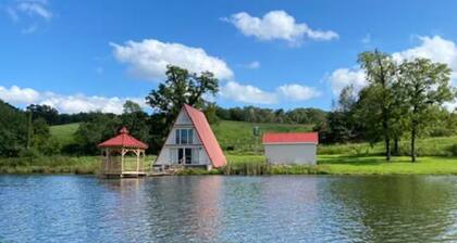Water side Cozy cabin
