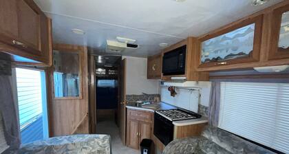 Adorable RV with AC in Alamo for a cozy getaway