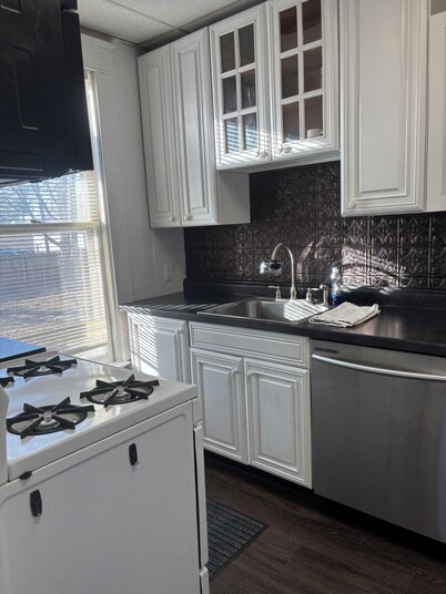 3BR suite w/ office close ISU, The Mill, and the Downtown Area