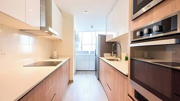 Refrigerador, microondas, horno, placa de cocina