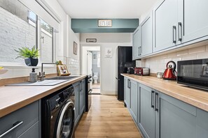 Refrigerador, microondas, horno y lavavajillas 