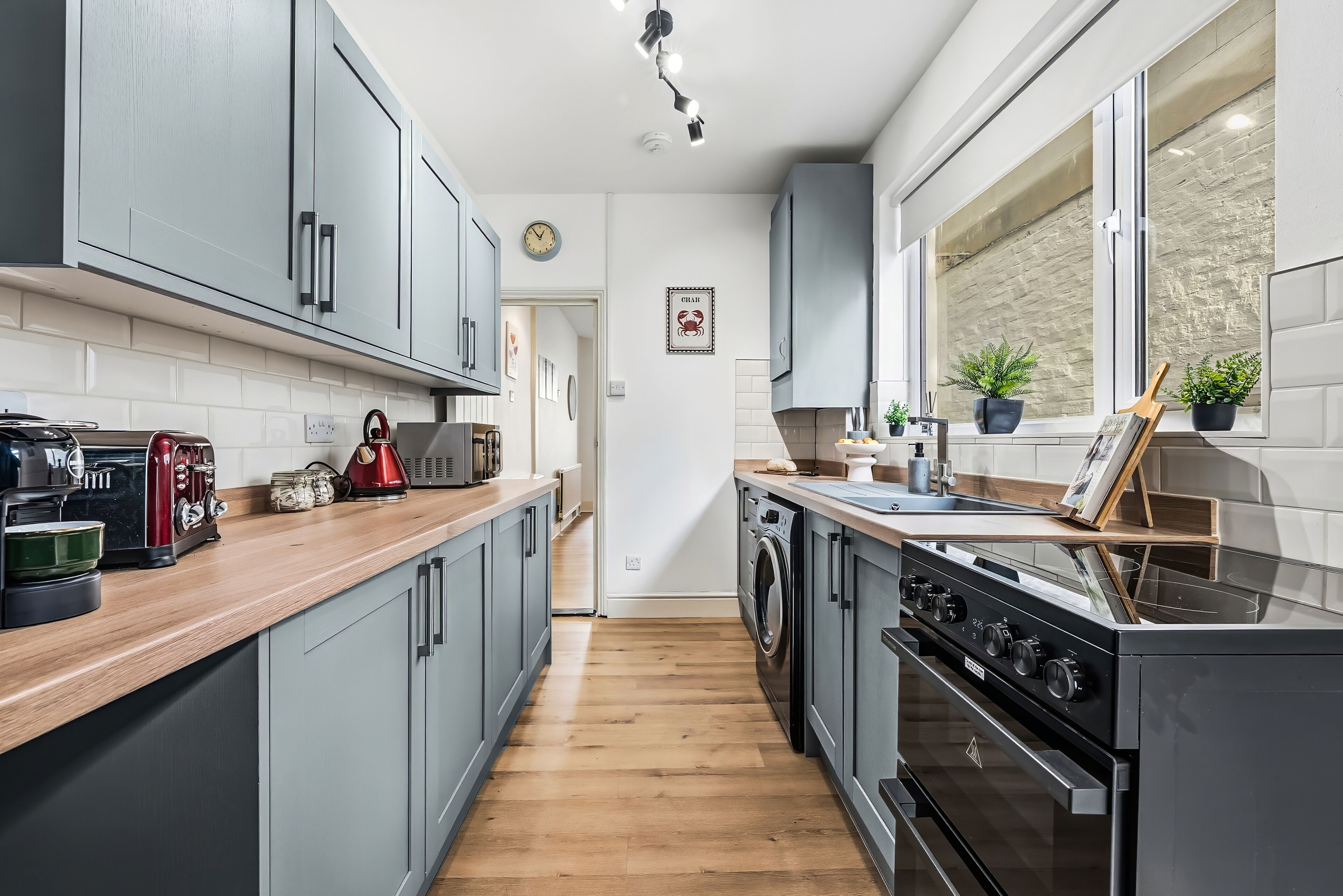 Kühlschrank, Mikrowelle, Ofen, Geschirrspüler