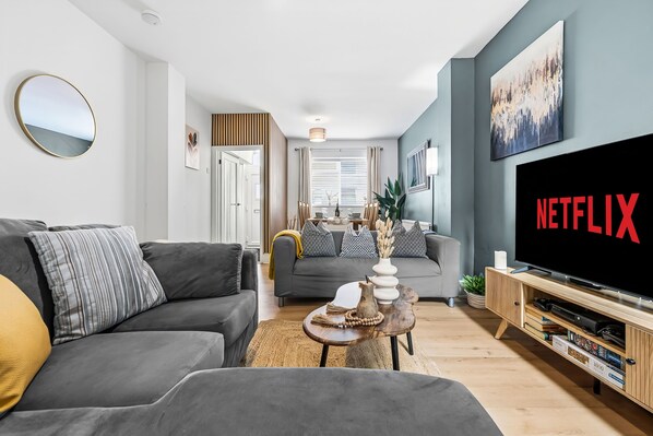 Televisión, libros, videoteca y estéreo 