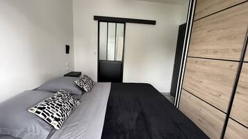 1 chambre, fer et planche Ă repasser, Wi-Fi, draps fournis