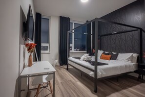 1 slaapkamer, een strijkplank/strijkijzer, wifi, beddengoed