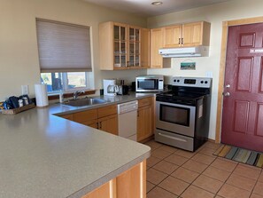 ميكروويف، فرن، موقد طهي مسطح، غسالة أطباق