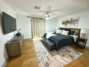 4 Schlafzimmer, Schreibtisch, Bügeleisen/Bügelbrett, Reisekinderbett