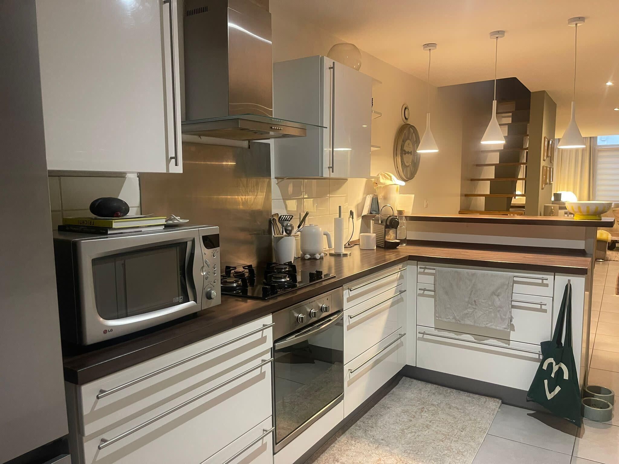 Kylskåp, mikrovågsugn, ugn och diskmaskin