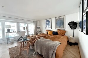 2 sovrum, strykjärn/strykbräda och sängkläder