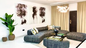 TV - 2-bedroom apartment in serene Lekki with pool (Lekki)