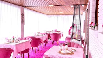 Tägliches inbegriffenes Frühstücksbuffet