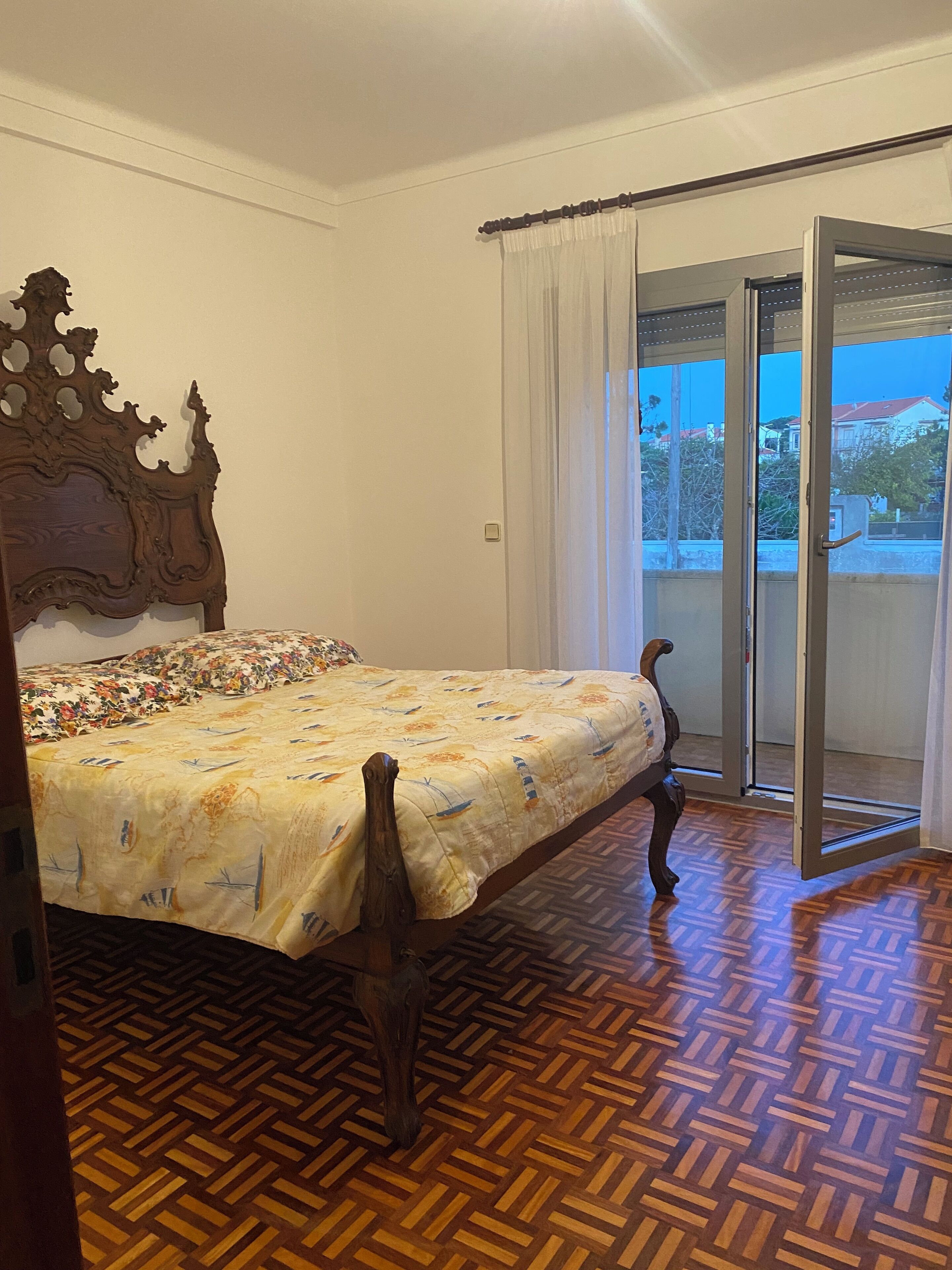 3 bedrooms, iron/ironing board, bed sheets