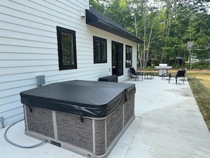 Outdoor dining - Heart of Door County Home-Sleeps 16+ w/Hot Tub (Egg Harbor)