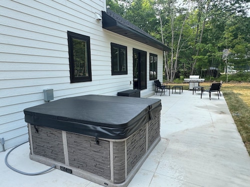 Heart of Door County Home-Sleeps 16+ w/Hot Tub