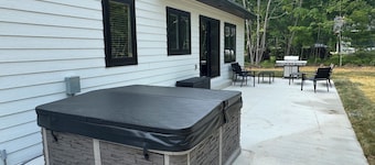 Heart of Door County Home-Sleeps 16+ w/Hot Tub
