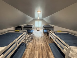 5 bedrooms, desk, iron/ironing board, travel cot - Heart of Door County Home-Sleeps 16+ w/Hot Tub (Egg Harbor)