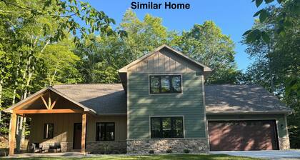 5 Bedrooms All With En-Suite Bathrooms ~ Sleeps 24 ~ Hot Tub ~ Wooded Lot