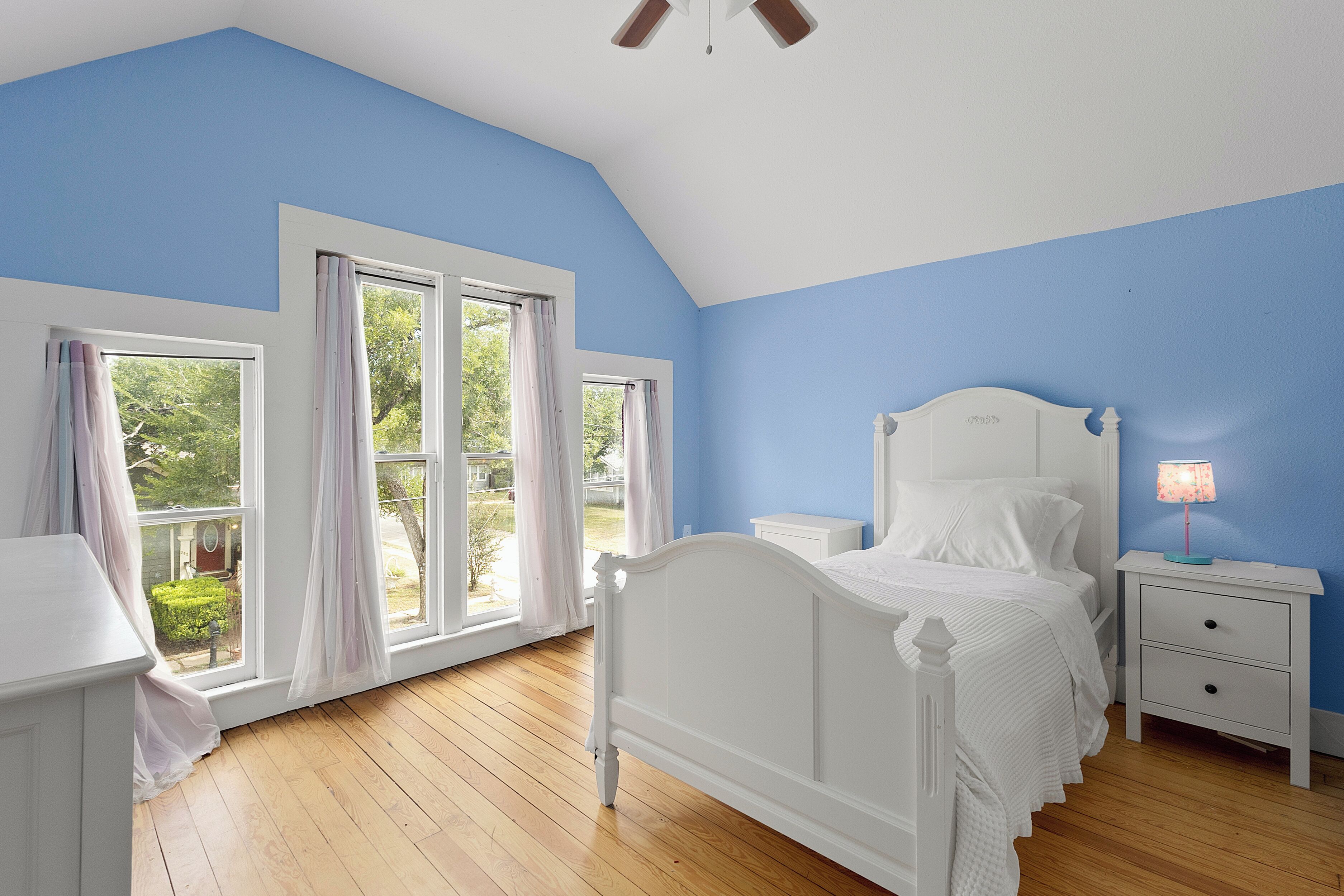 Chambre Quadruple Supérieure | Décoration personnalisée, ameublement personnalisé, rideaux occultants