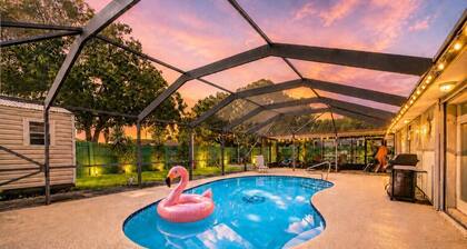 4 BR - Spacious Home with Pool
