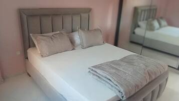 Iron/ironing board, internet, bed sheets