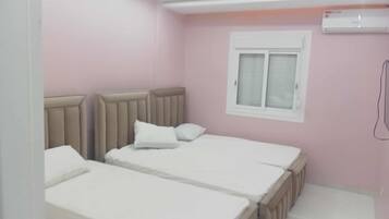 Iron/ironing board, Internet, bed sheets