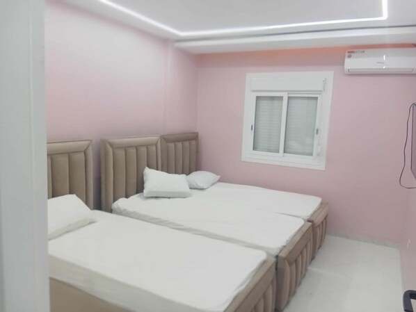 Iron/ironing board, Internet, bed sheets