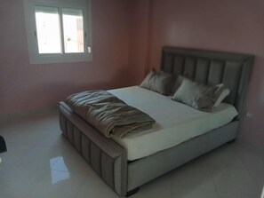 2 室のベッドルーム、アイロン / アイロン台、インターネット、ベッドシーツ