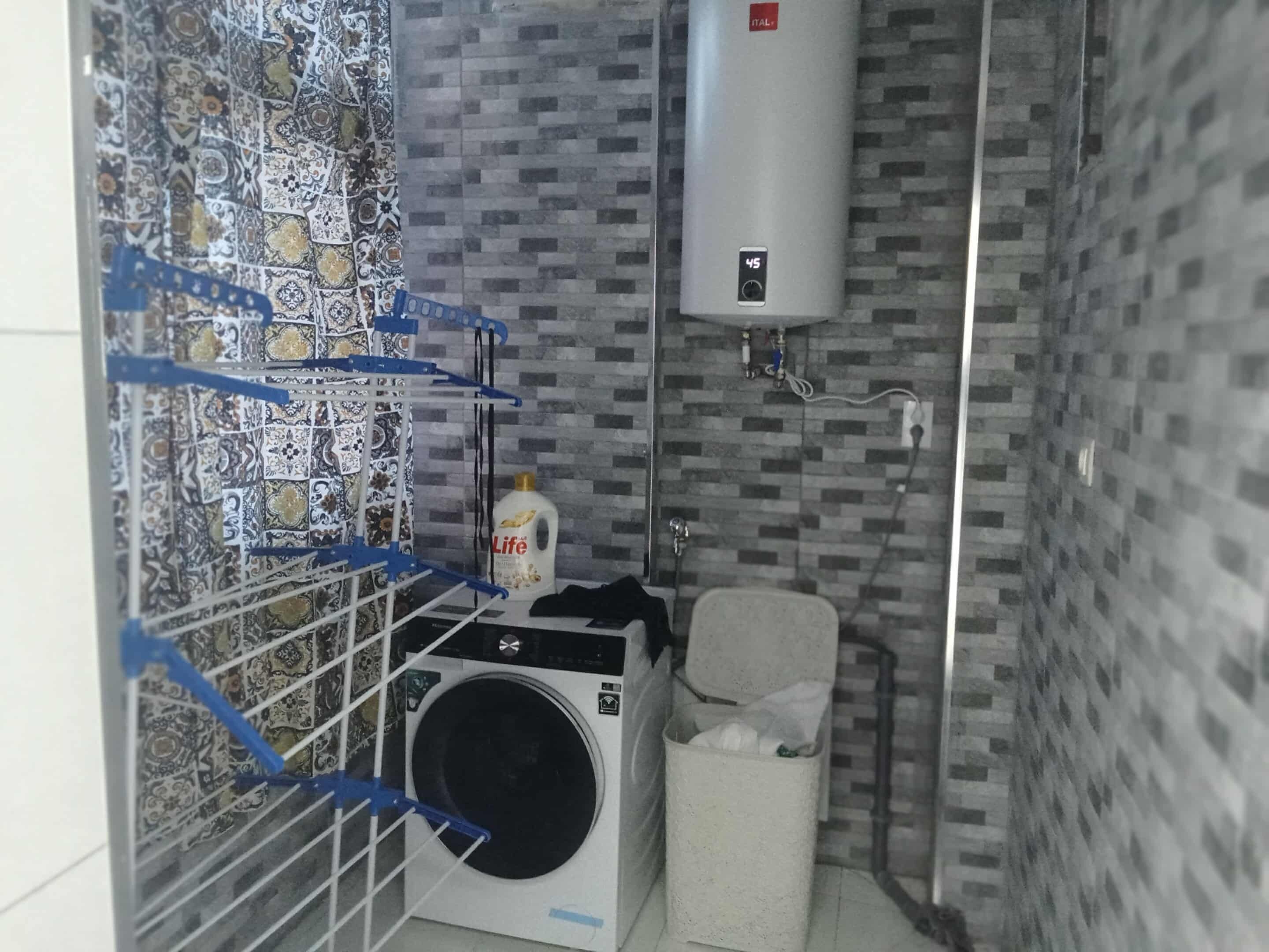 Suihku, hiustenkuivaaja, pyyhkeet, saippua