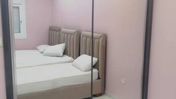 Bügeleisen/Bügelbrett, Internetzugang, Bettwäsche