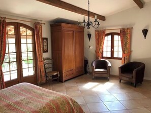 3 habitaciones, tabla de planchar con plancha y wifi 