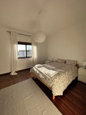 7 bedrooms, iron/ironing board, WiFi, bed sheets