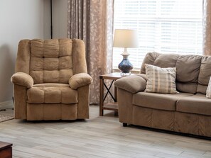 Smart TV - Dog Friendly+Sleeps 6+KING (Rogers)